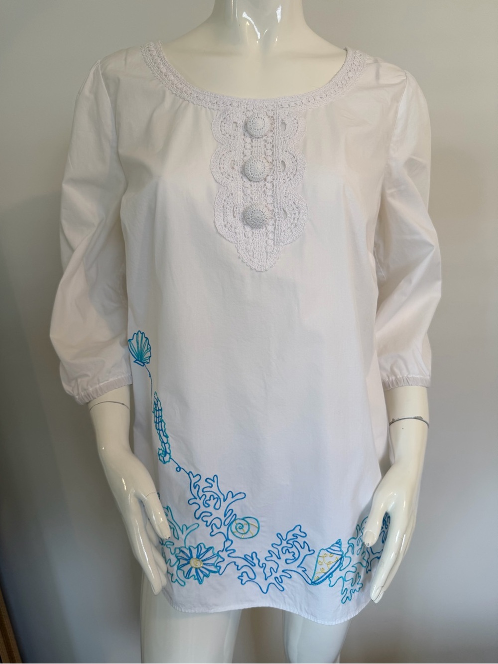 Lilly Pulitzer White Embroidered Tunic with Blue Sea Motif Size Large